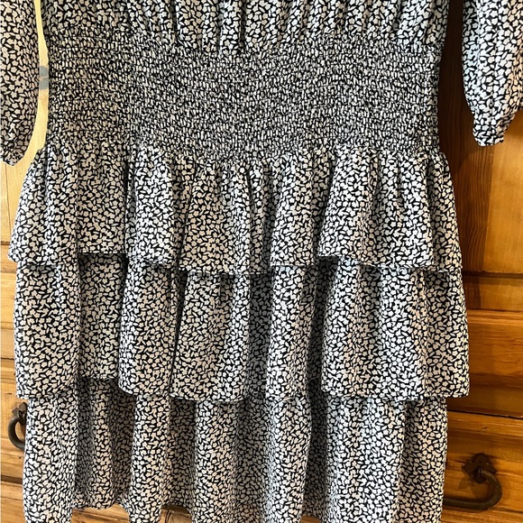 Michael Kors Sunari Navy & White Floral Off the Shoulder Dress Size: Medium - Picture 5 of 14